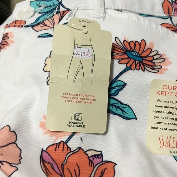 St. John’s Bay Capris Size 10 Petite NWT - Picture 7 of 9